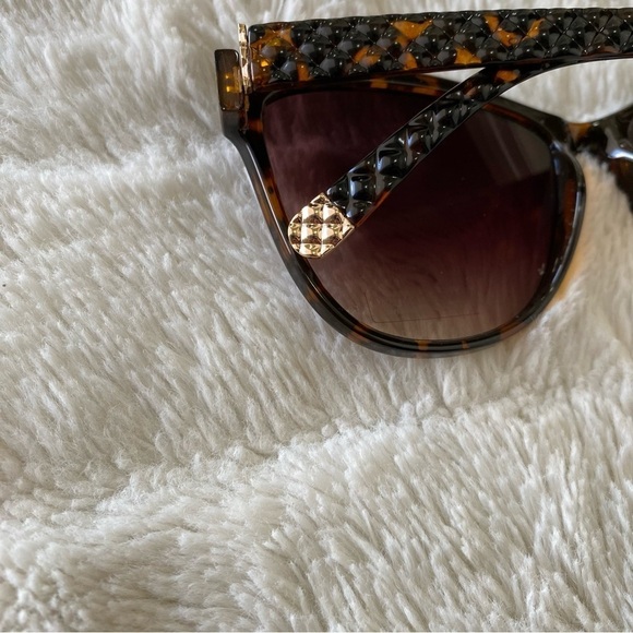 Vince Camuto Leopard Cat Eye Sunglasses New main image 8